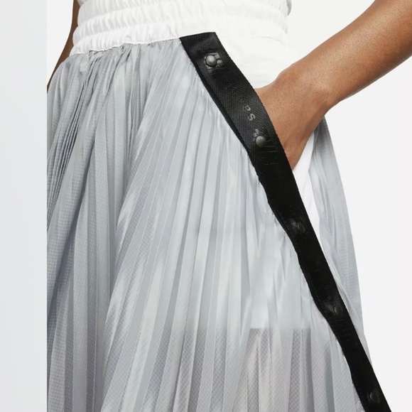 nike sacai pleated skirt